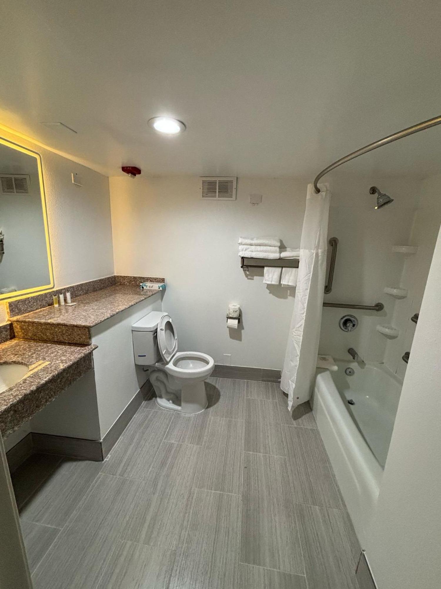 Days Hotel By Wyndham Williamsburg I-64 Esterno foto